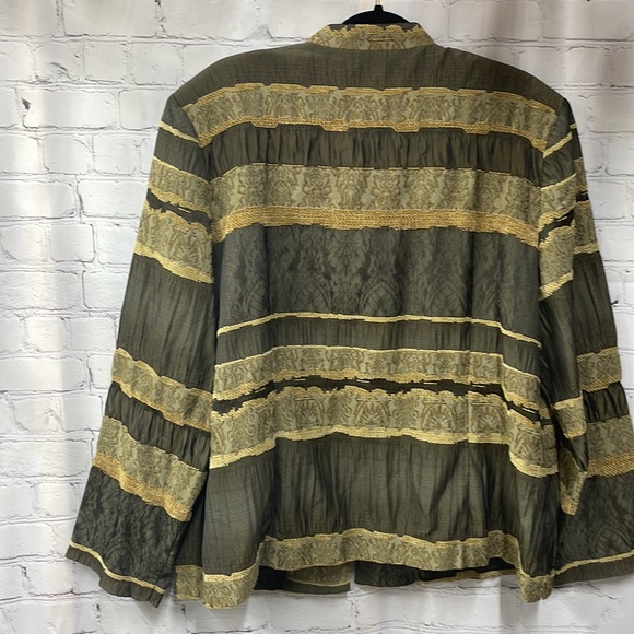 Danny & Nicole 2 piece satin shell & embroidered 20W set - Picture 7 of 10